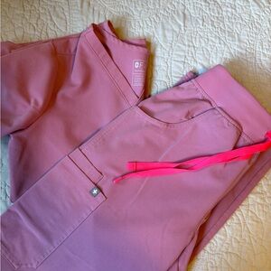 Figs Chalk Pink Scrub Set